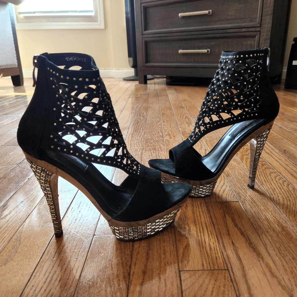 ⚫️〰️ Chinese Laundry Ankle High Studded Platform Heels in Black Suede 〰️⚫️